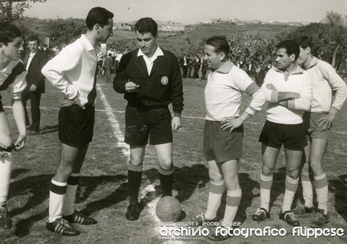 Pro-Mende-1962-inizio-partita-Giuseppe-Aragona-Nino-Avo